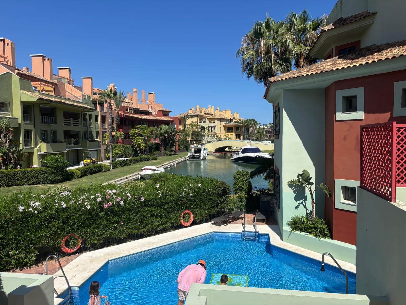 2 sovrum Lägenhet till salu i Sotogrande med pool garage - 519 000 € (Ref: 9581403)