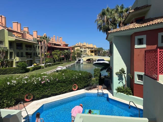 2 sovrum Lägenhet till salu i Sotogrande, San Roque med pool garage - 519 000 € (Ref: 9581403)