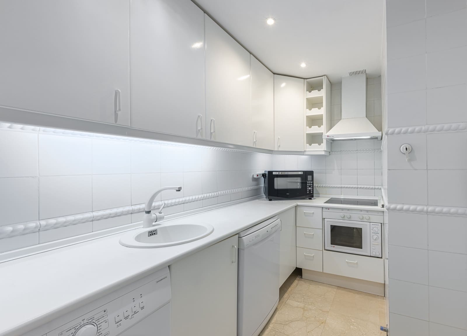 Apartamento de 1 habitación en Marbella en venta con piscina garaje - 549.000 € (Ref: 9790233)