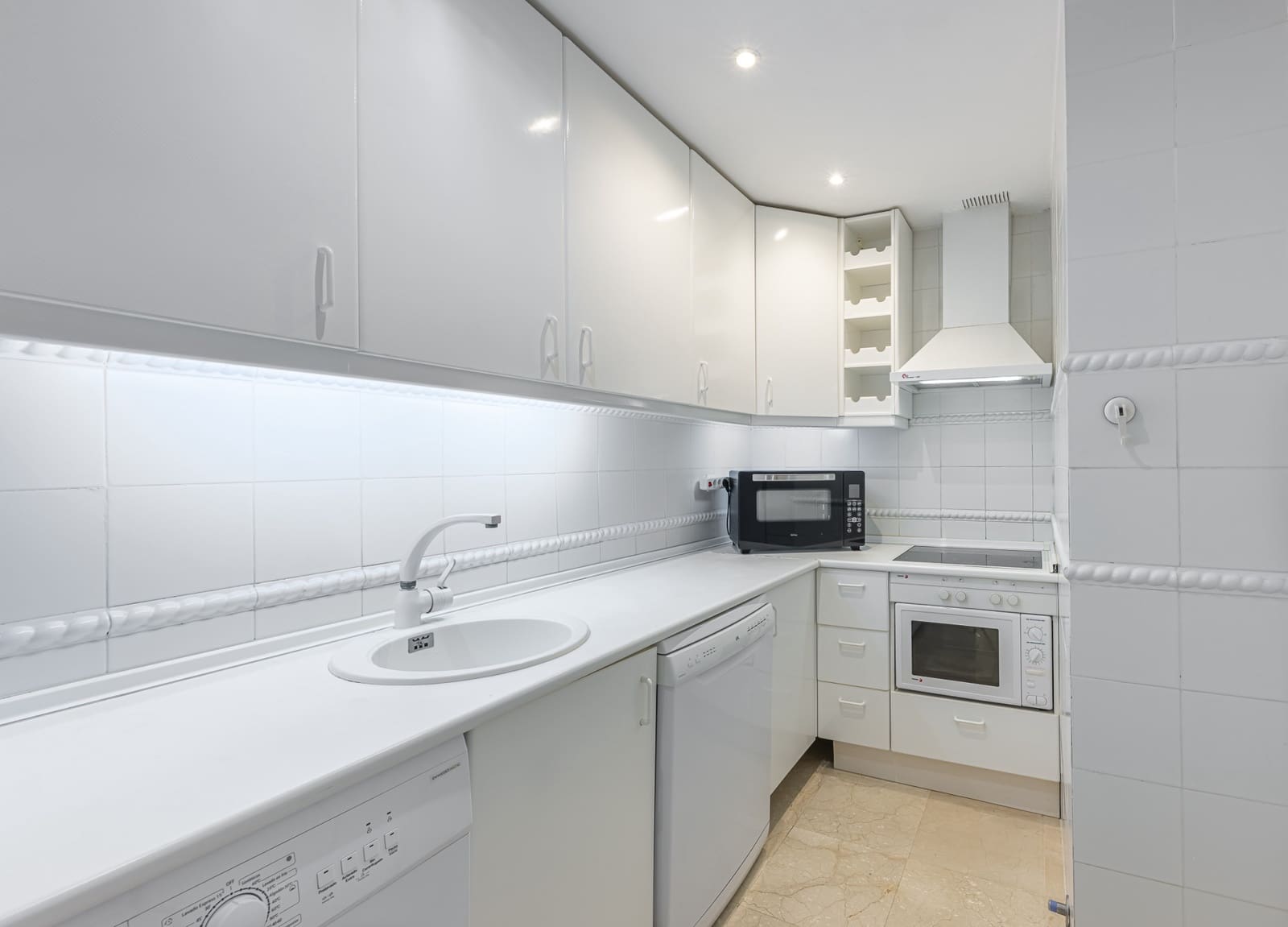 1 sovrum Lägenhet till salu i Marbella med pool garage - 439 000 € (Ref: 9790233)