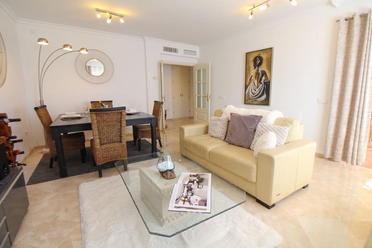 Apartamento de 2 habitaciones en Marbella en venta con piscina garaje - 345.000 € (Ref: 9877881)