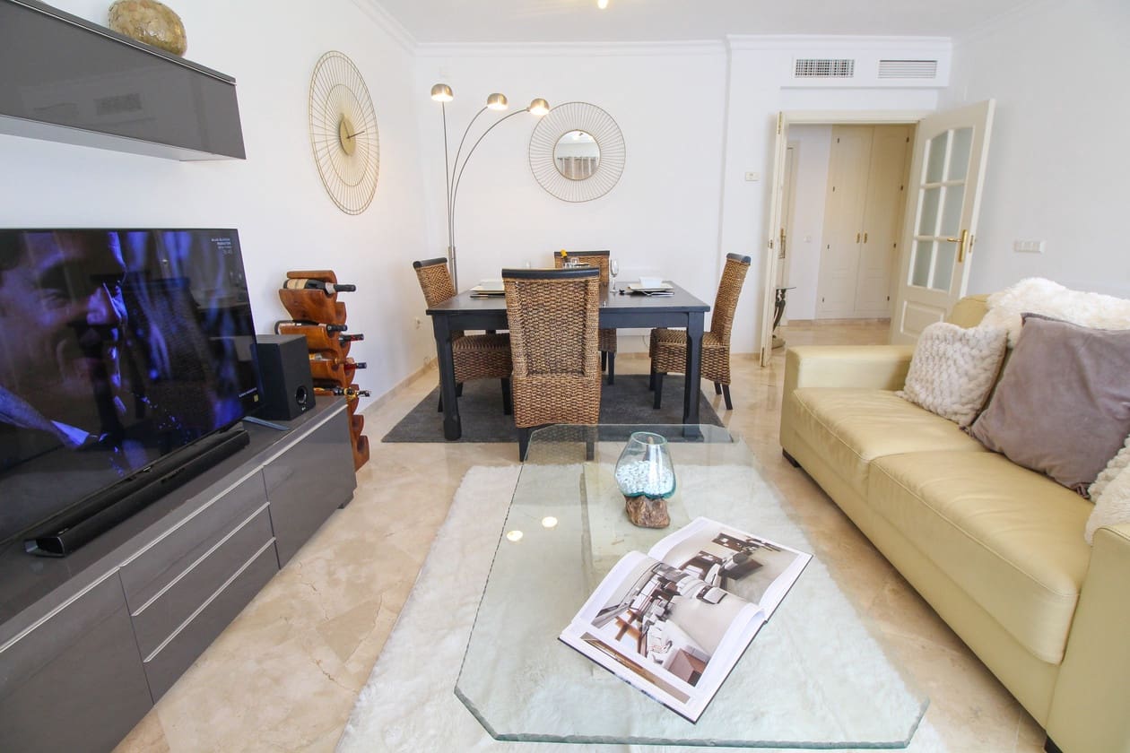 Apartamento de 2 habitaciones en Marbella en venta con piscina garaje - 345.000 € (Ref: 9877881)