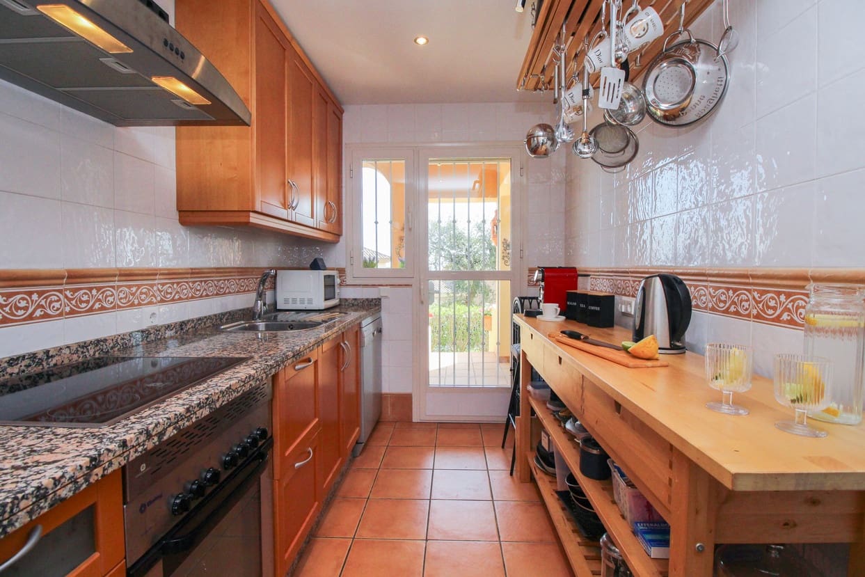 Apartamento de 2 habitaciones en Marbella en venta con piscina garaje - 345.000 € (Ref: 9877881)