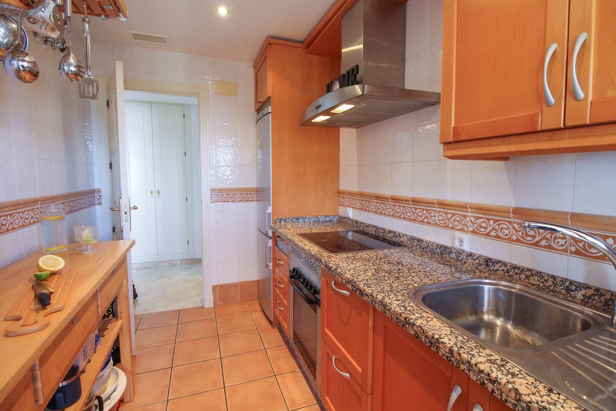 Apartamento de 2 habitaciones en Marbella en venta con piscina garaje - 345.000 € (Ref: 9877881)