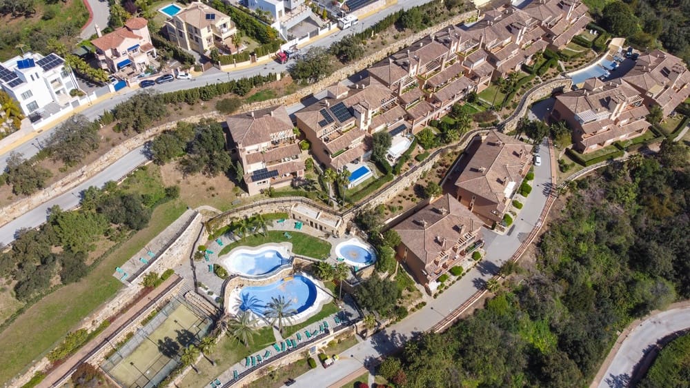 Apartamento de 2 habitaciones en Marbella en venta con piscina garaje - 345.000 € (Ref: 9877881)