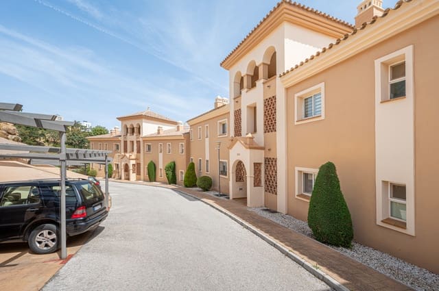 Apartamento de 2 habitaciones en Marbella en venta con piscina garaje - 345.000 € (Ref: 9877881)