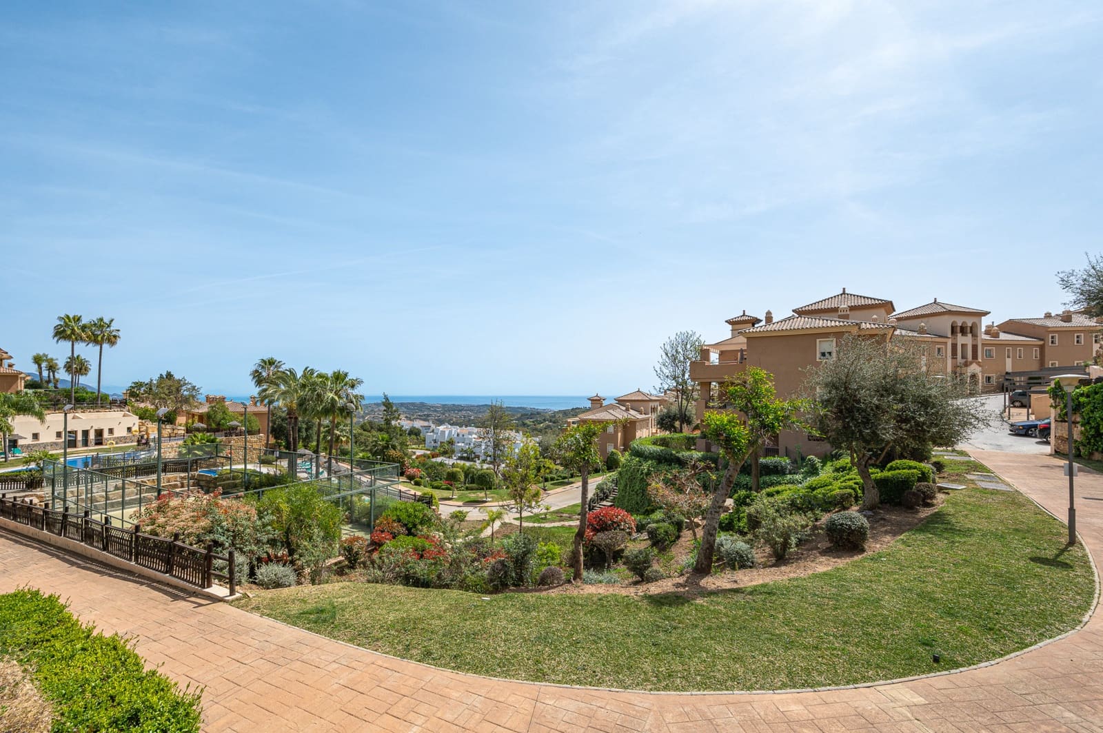 Apartamento de 2 habitaciones en Marbella en venta con piscina garaje - 345.000 € (Ref: 9877881)