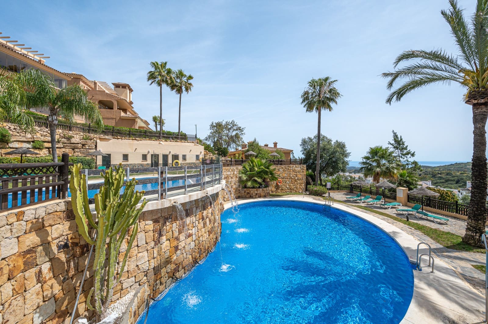 Apartamento de 2 habitaciones en Marbella en venta con piscina garaje - 345.000 € (Ref: 9877881)