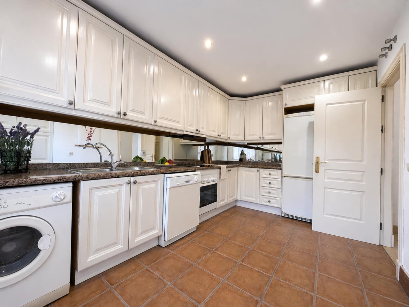 2 sovrum Lägenhet till salu i Marbella med pool garage - 449 000 € (Ref: 9912489)