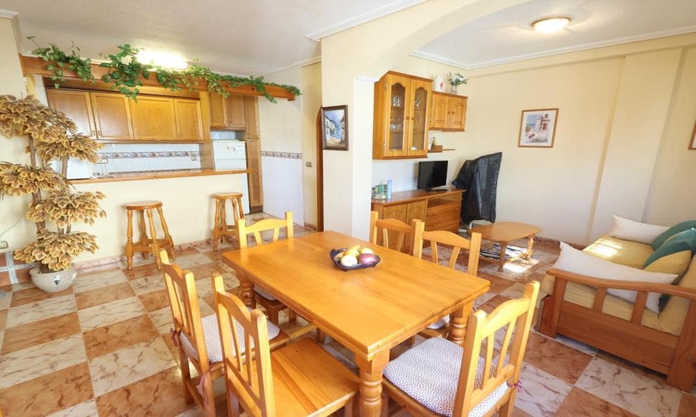 2 makuuhuone Omakotitalo myytävänä paikassa Playa Flamenca mukana uima-altaan 
autotalli - 240 000 € (Ref: 10073362)