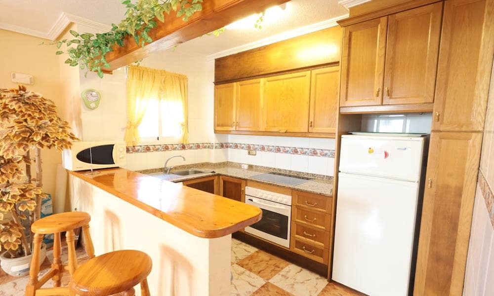 2 makuuhuone Omakotitalo myytävänä paikassa Playa Flamenca mukana uima-altaan 
autotalli - 240 000 € (Ref: 10073362)