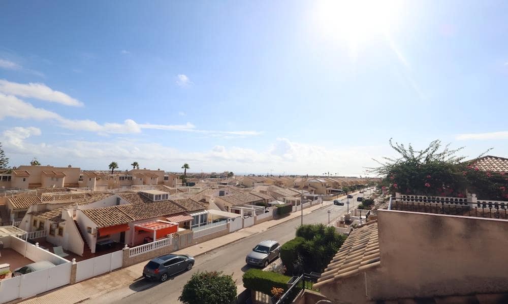 2 makuuhuone Omakotitalo myytävänä paikassa Playa Flamenca mukana uima-altaan 
autotalli - 240 000 € (Ref: 10073362)