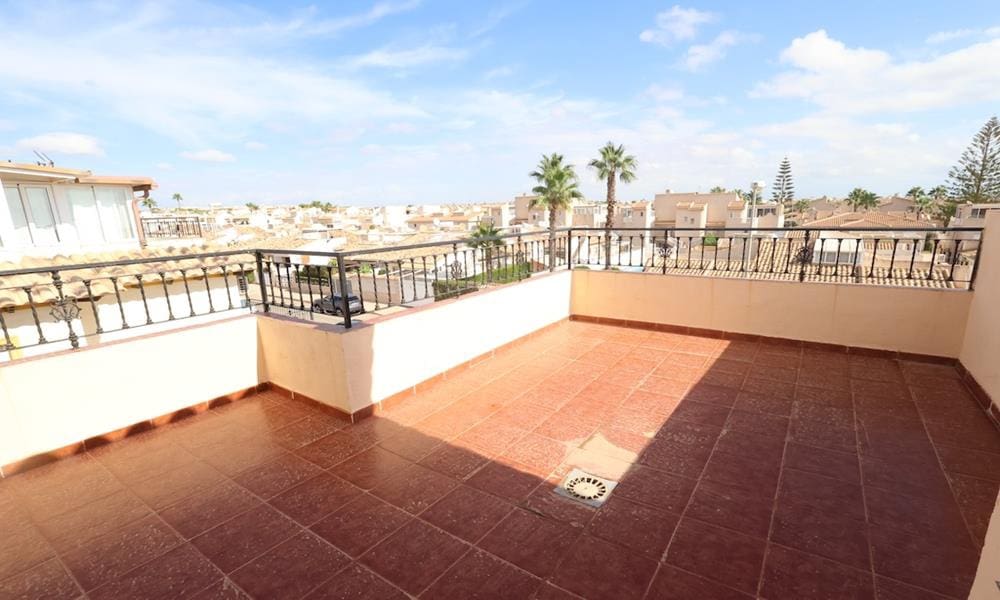 2 makuuhuone Omakotitalo myytävänä paikassa Playa Flamenca mukana uima-altaan 
autotalli - 240 000 € (Ref: 10073362)