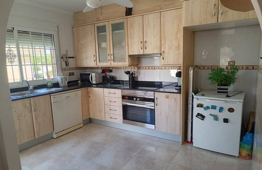 4 sypialnia Willa na sprzedaż w Fortuna z basenem garażem - 339 950 € (Ref: 10076775)