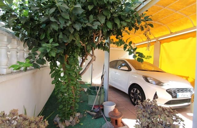 3 makuuhuone Huvila myytävänä paikassa San Miguel de Salinas mukana uima-altaan 
autotalli - 299 900 € (Ref: 10077183)