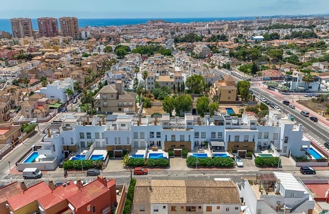 5 soveværelse Villa til salg i Aguas Nuevas, Torrevieja med swimmingpool garage - € 475.000 (Ref: 10080035)