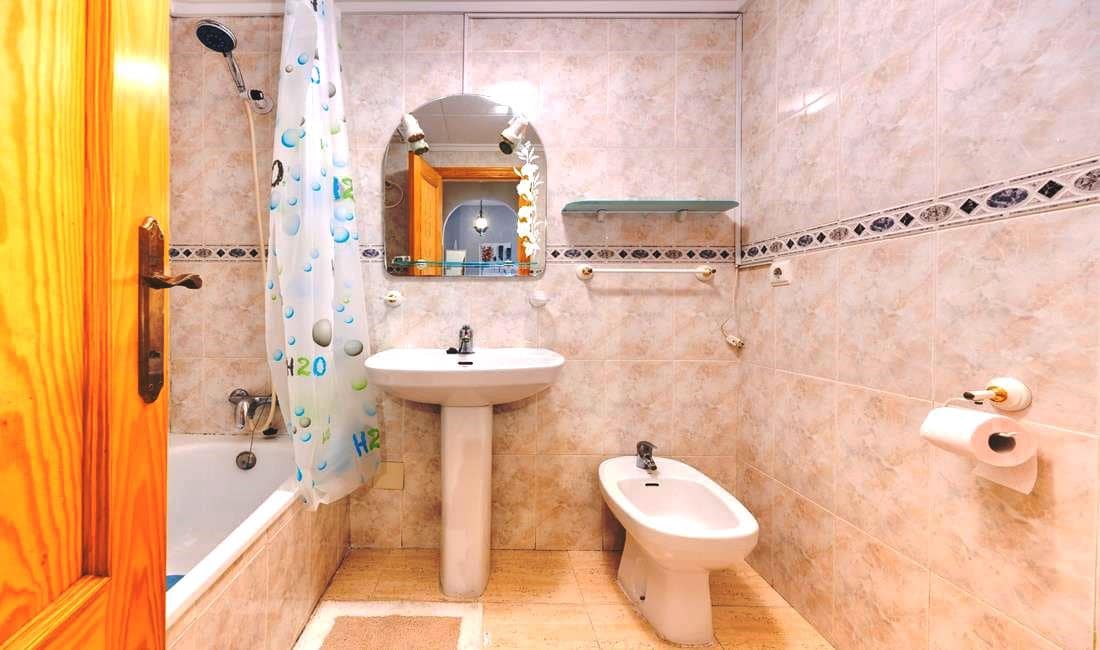2 bedroom Apartment for sale in Torrevieja with pool - € 124,995 (Ref: 10130992)