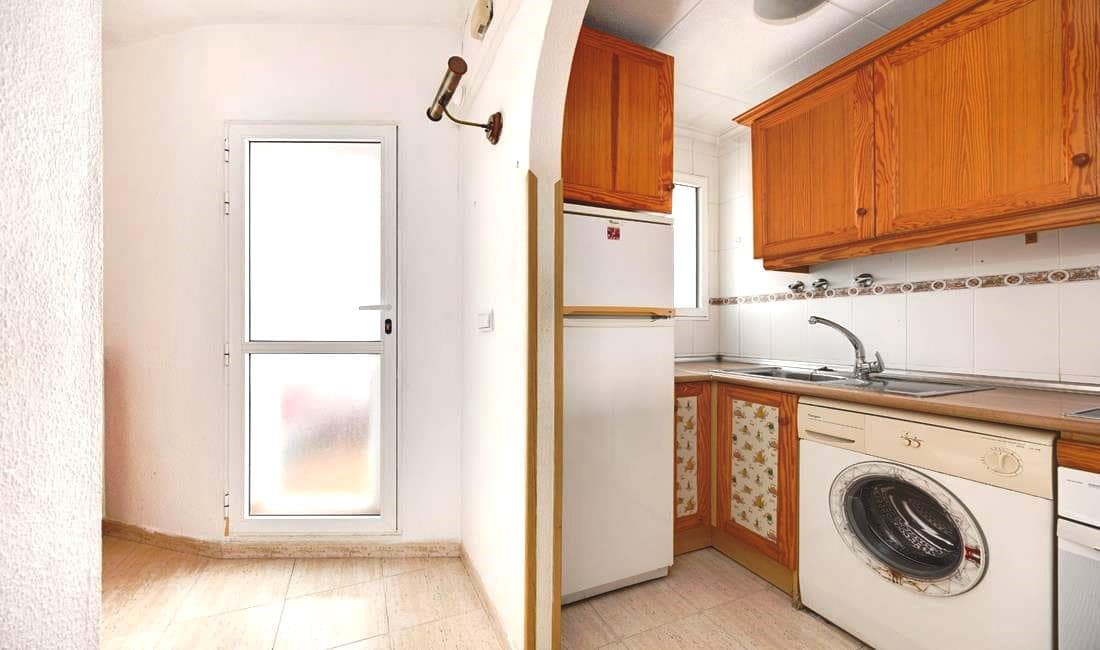 2 bedroom Apartment for sale in Torrevieja with pool - € 124,995 (Ref: 10130992)