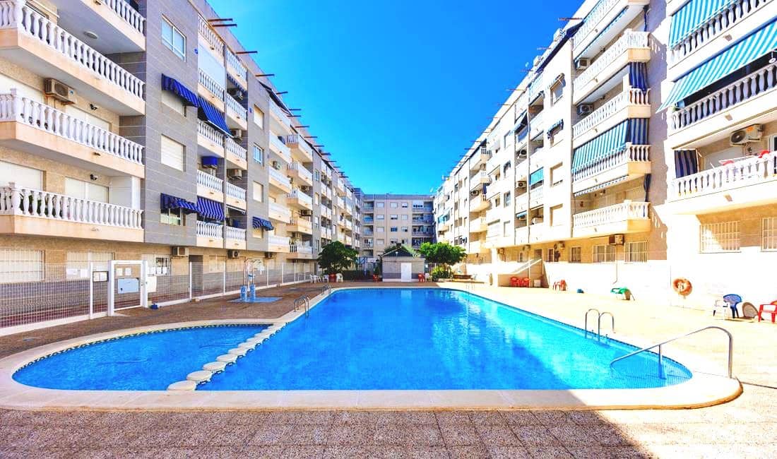 2 bedroom Apartment for sale in Torrevieja with pool - € 124,995 (Ref: 10130992)