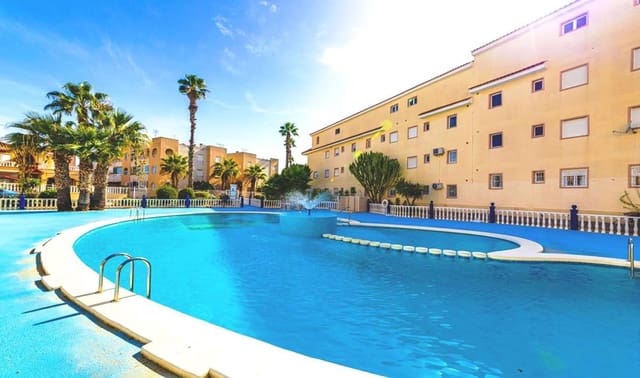 3 chambre Appartement à vendre à La Siesta, Torrevieja avec piscine garage - 156 500 € (Ref: 10136500)