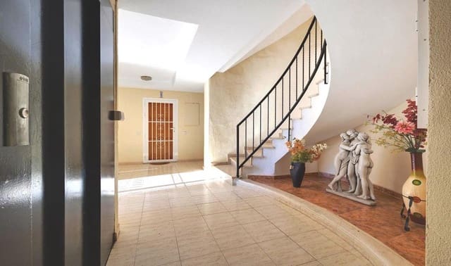 3 chambre Appartement à vendre à La Siesta, Torrevieja avec piscine garage - 156 500 € (Ref: 10136500)