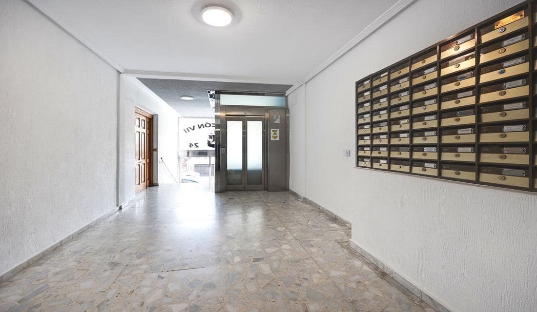 Apartamento de 1 habitación en Torrevieja en venta con piscina - 129.990 € (Ref: 10163492)