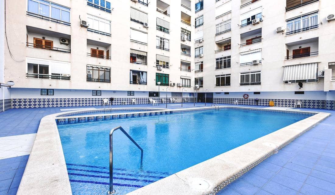Apartamento de 1 habitación en Torrevieja en venta con piscina - 129.990 € (Ref: 10163492)