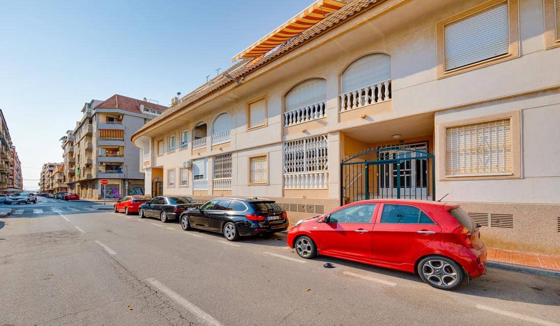 2 soveværelse Lejlighed til salg i Torrevieja med swimmingpool garage - € 159.900 (Ref: 10163600)