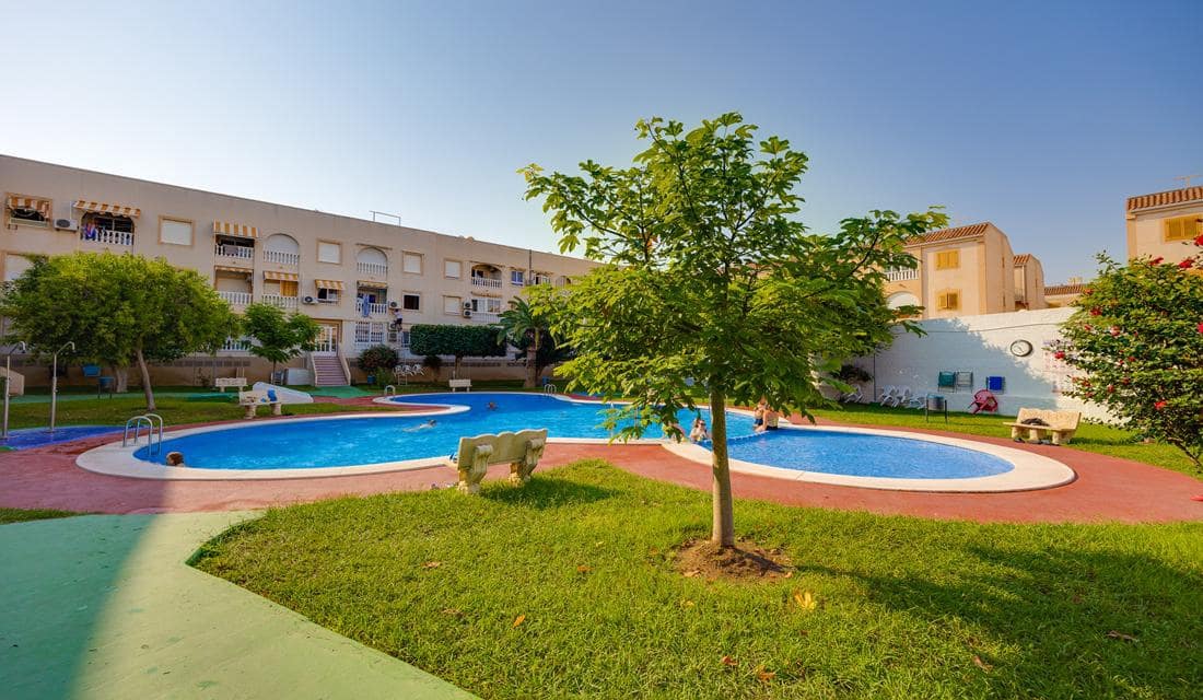 2 soveværelse Lejlighed til salg i Torrevieja med swimmingpool garage - € 159.900 (Ref: 10163600)