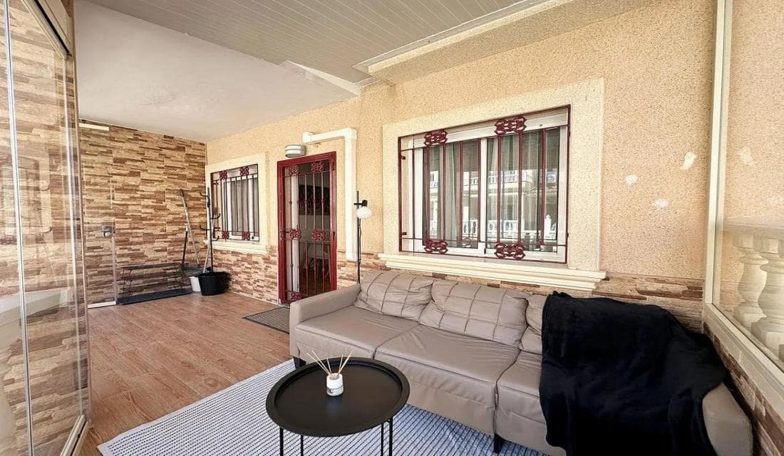Casa de 3 habitaciones en Playa Flamenca en venta con piscina - 262.000 € (Ref: 10176108)