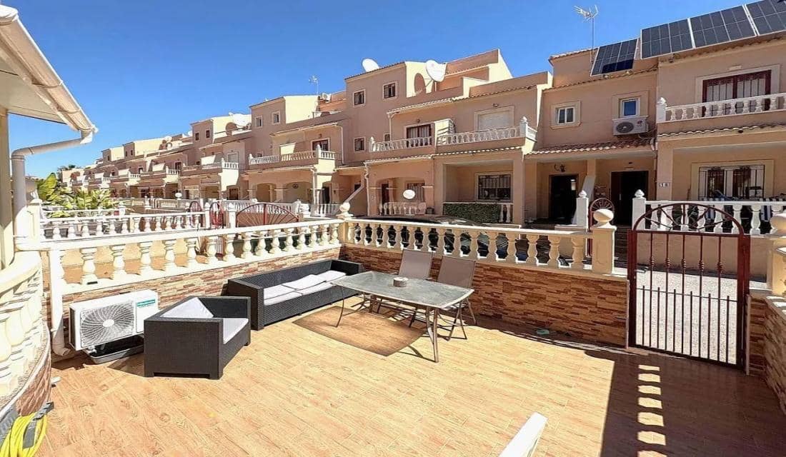 Casa de 3 habitaciones en Playa Flamenca en venta con piscina - 262.000 € (Ref: 10176108)