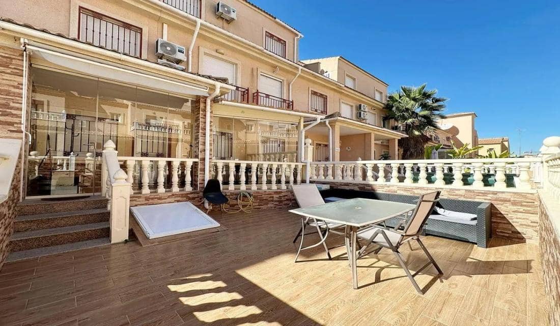 Casa de 3 habitaciones en Playa Flamenca en venta con piscina - 262.000 € (Ref: 10176108)