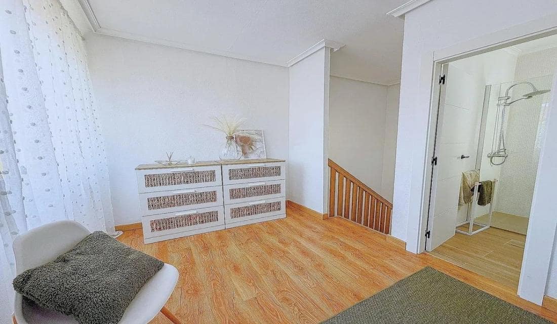 Casa de 3 habitaciones en Playa Flamenca en venta con piscina - 262.000 € (Ref: 10176108)