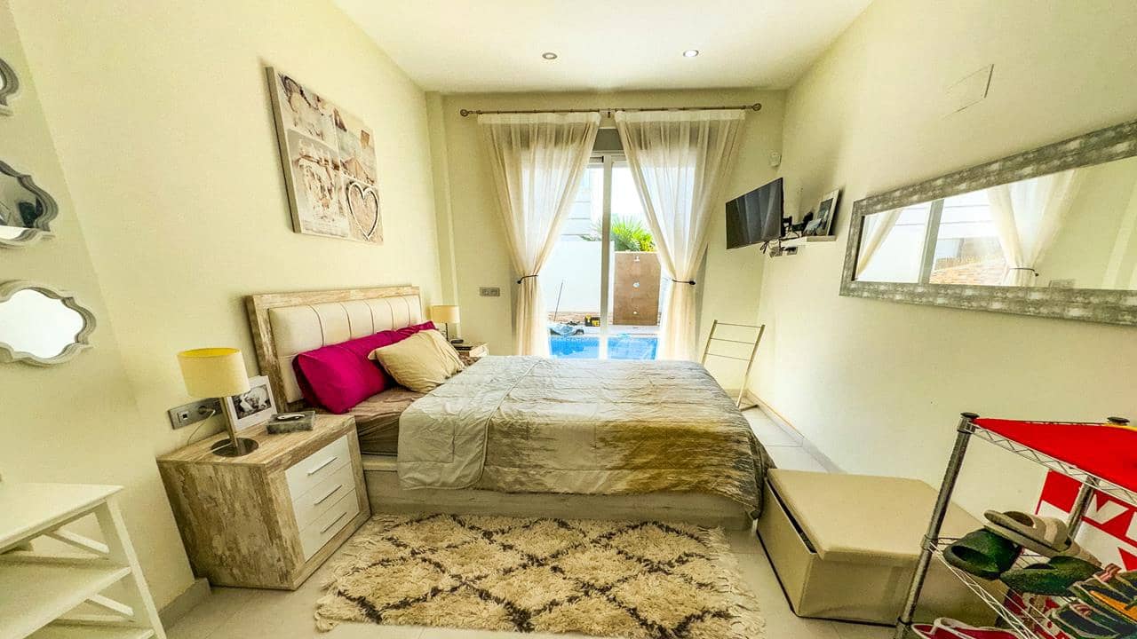 3 makuuhuone Huvila myytävänä paikassa Ciudad Quesada mukana uima-altaan 
autotalli - 334 999 € (Ref: 8480033)