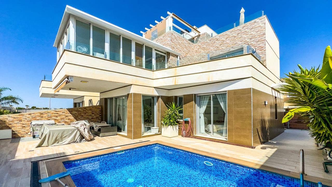 3 makuuhuone Huvila myytävänä paikassa Ciudad Quesada mukana uima-altaan 
autotalli - 334 999 € (Ref: 8480033)