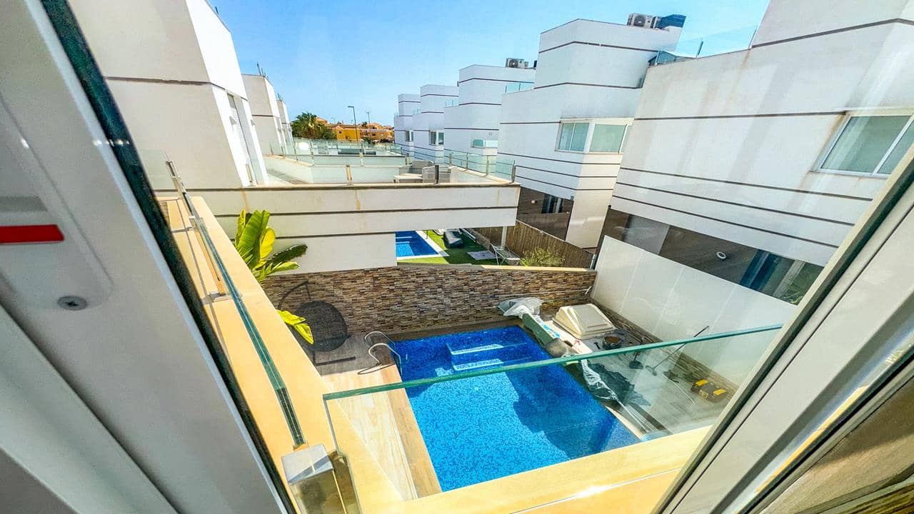 3 makuuhuone Huvila myytävänä paikassa Ciudad Quesada mukana uima-altaan 
autotalli - 334 999 € (Ref: 8480033)