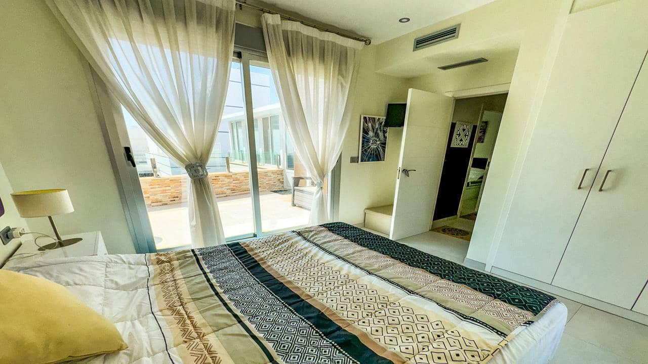 3 makuuhuone Huvila myytävänä paikassa Ciudad Quesada mukana uima-altaan 
autotalli - 334 999 € (Ref: 8480033)