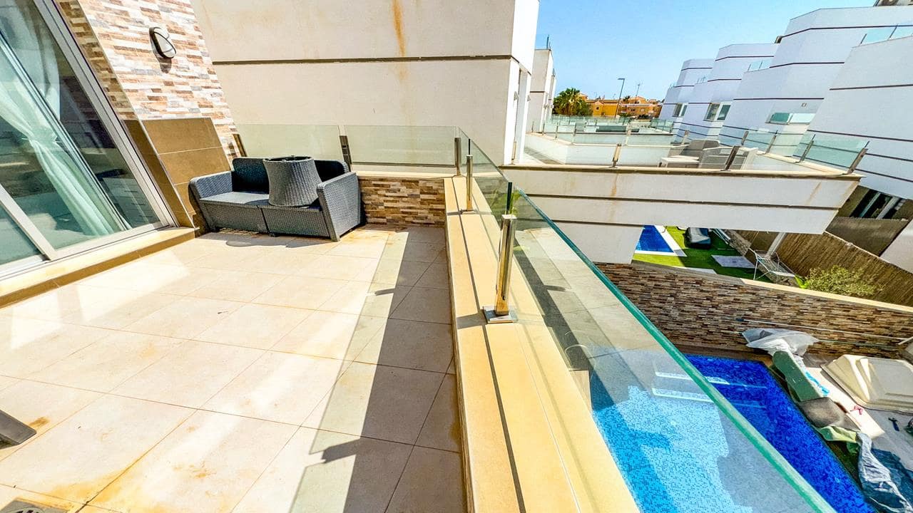 3 makuuhuone Huvila myytävänä paikassa Ciudad Quesada mukana uima-altaan 
autotalli - 334 999 € (Ref: 8480033)