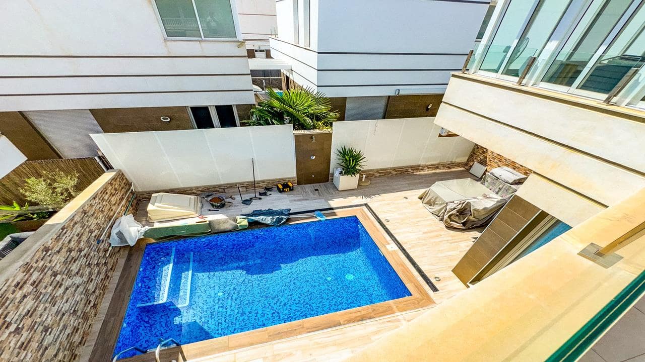 3 makuuhuone Huvila myytävänä paikassa Ciudad Quesada mukana uima-altaan 
autotalli - 334 999 € (Ref: 8480033)