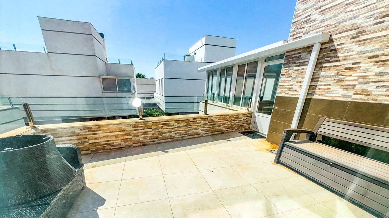 3 makuuhuone Huvila myytävänä paikassa Ciudad Quesada mukana uima-altaan 
autotalli - 334 999 € (Ref: 8480033)