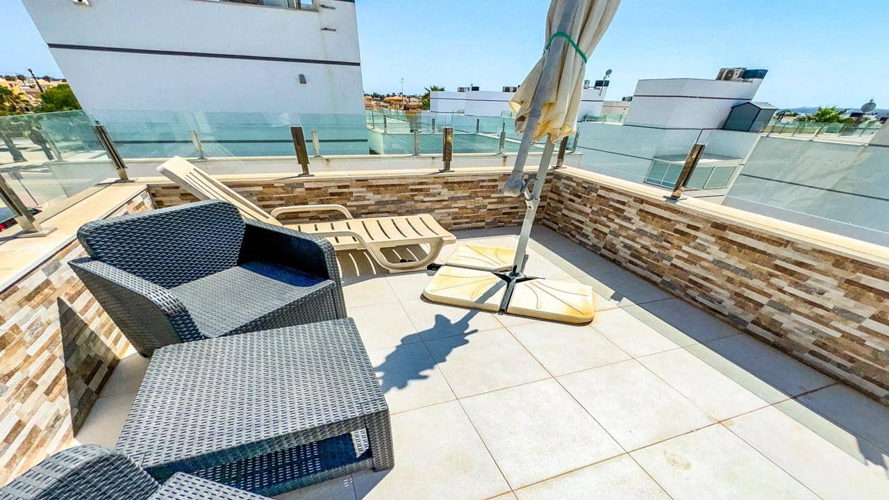 3 makuuhuone Huvila myytävänä paikassa Ciudad Quesada mukana uima-altaan 
autotalli - 334 999 € (Ref: 8480033)