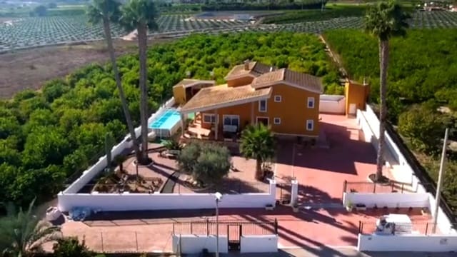 Chalet de 5 habitaciones en Orihuela en venta con piscina garaje - 675.000 € (Ref: 8772965)
