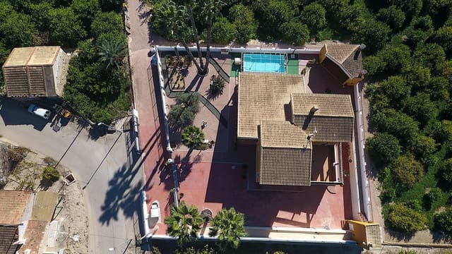 Chalet de 5 habitaciones en Orihuela en venta con piscina garaje - 675.000 € (Ref: 8772965)