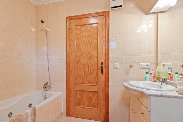 Chalet de 4 habitaciones en Algorfa en venta con piscina garaje - 580.000 € (Ref: 8821138)