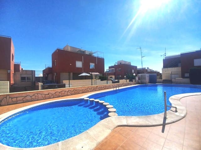 3 soveværelse Villa til salg i Villamartin, Orihuela med swimmingpool garage - € 160.000 (Ref: 8835981)