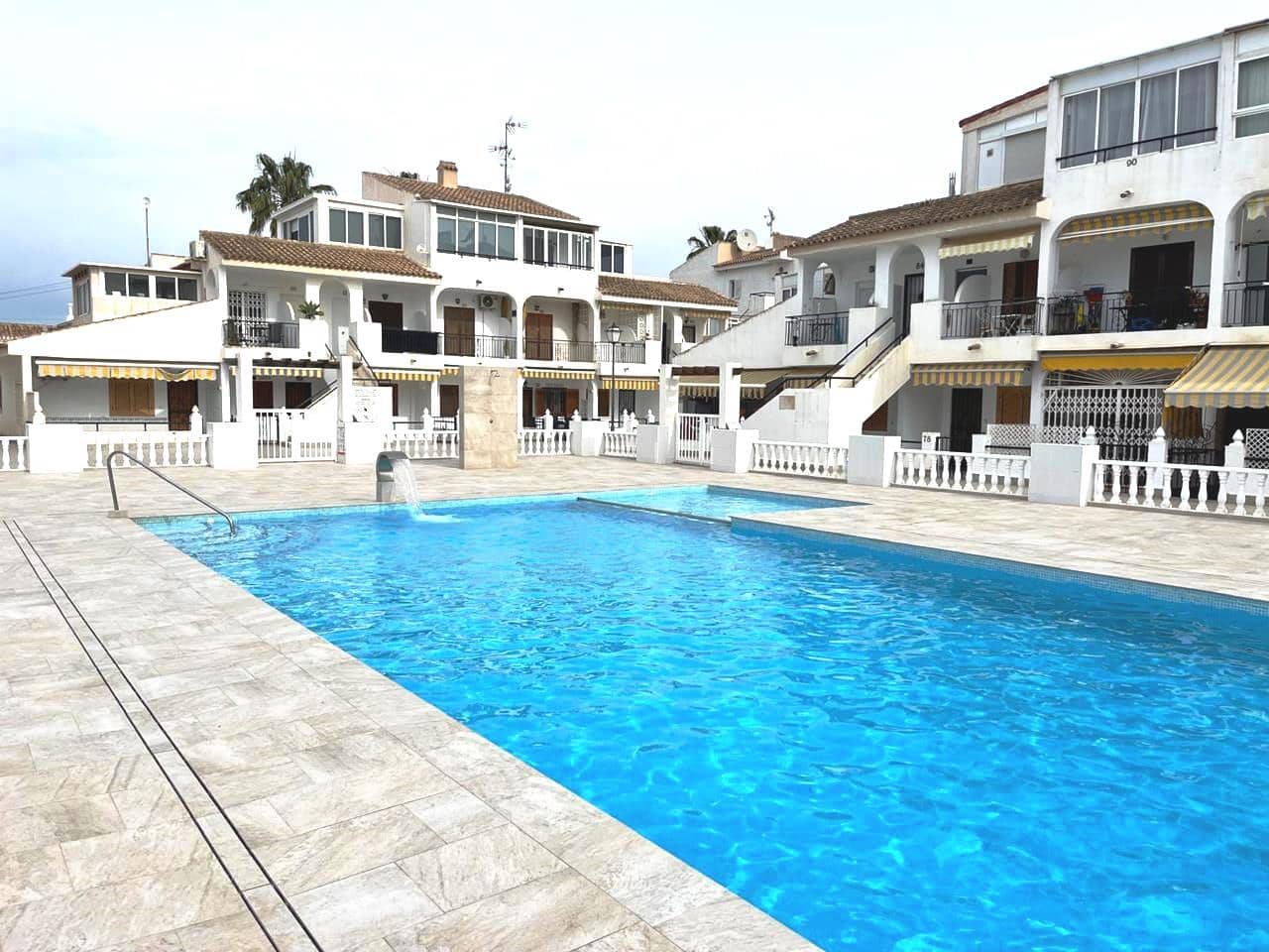 2 bedroom Apartment for sale in Torrevieja with pool - € 179,000 (Ref: 8840437)