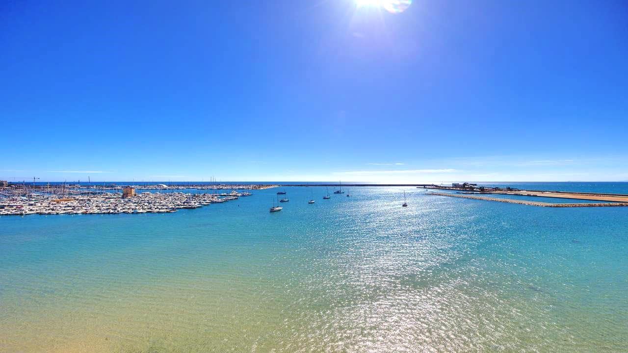 3 soveværelse Lejlighed til salg i Torrevieja med swimmingpool garage - € 379.990 (Ref: 8898034)