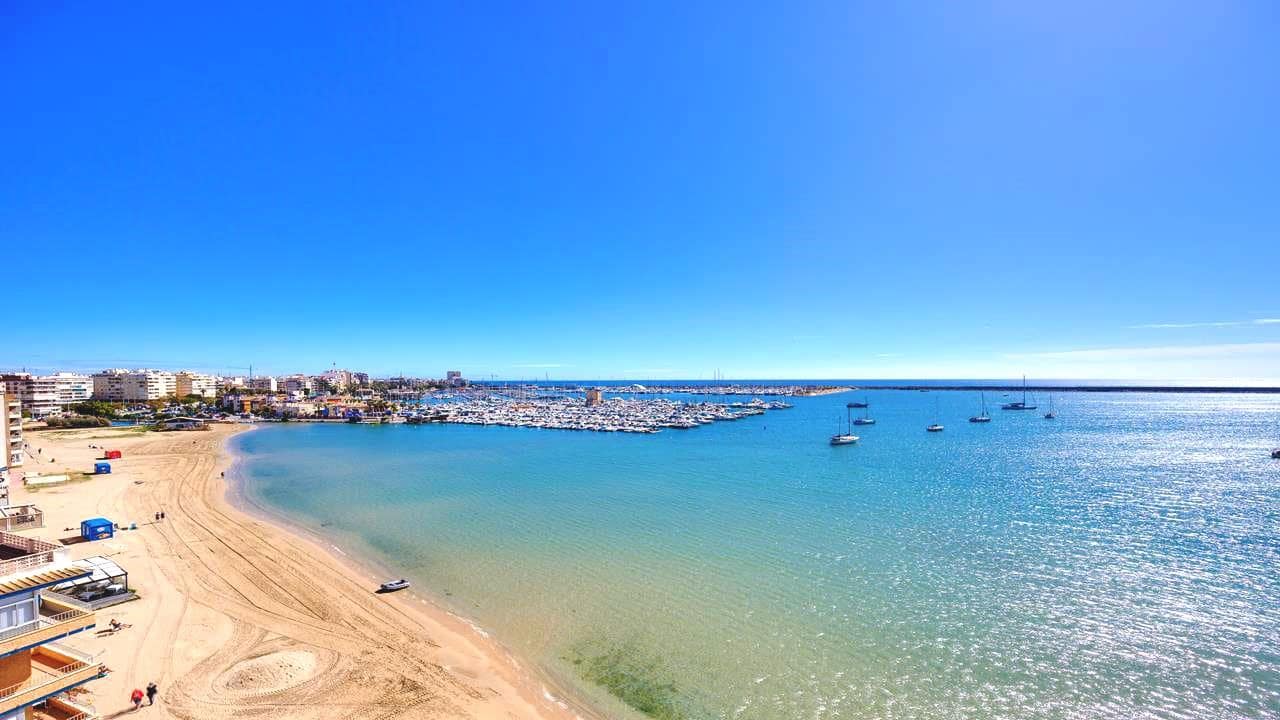 3 soveværelse Lejlighed til salg i Torrevieja med swimmingpool garage - € 379.990 (Ref: 8898034)