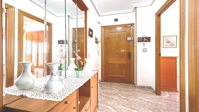 4 soveværelse Lejlighed til salg i Guardamar del Segura med garage - € 191.995 (Ref: 8909746)