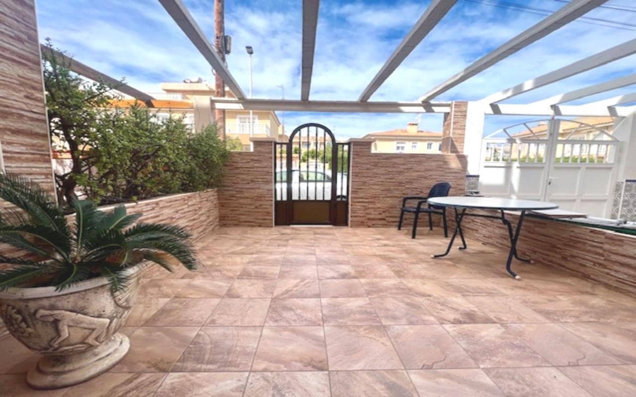 2 soveværelse Byhus til salg i Torrevieja med garage - € 160.000 (Ref: 8933409)